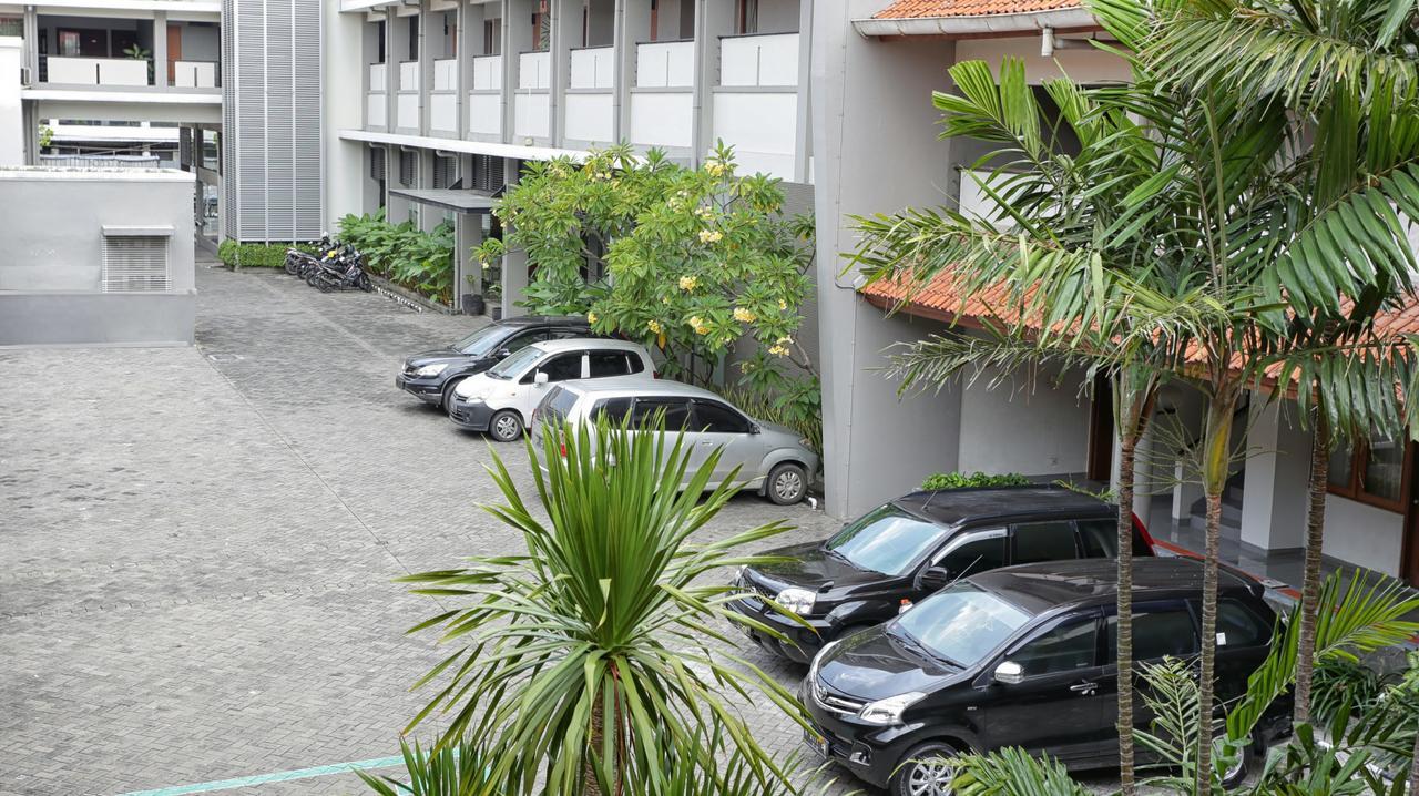 Hotel Quirin Semarang Exteriör bild
