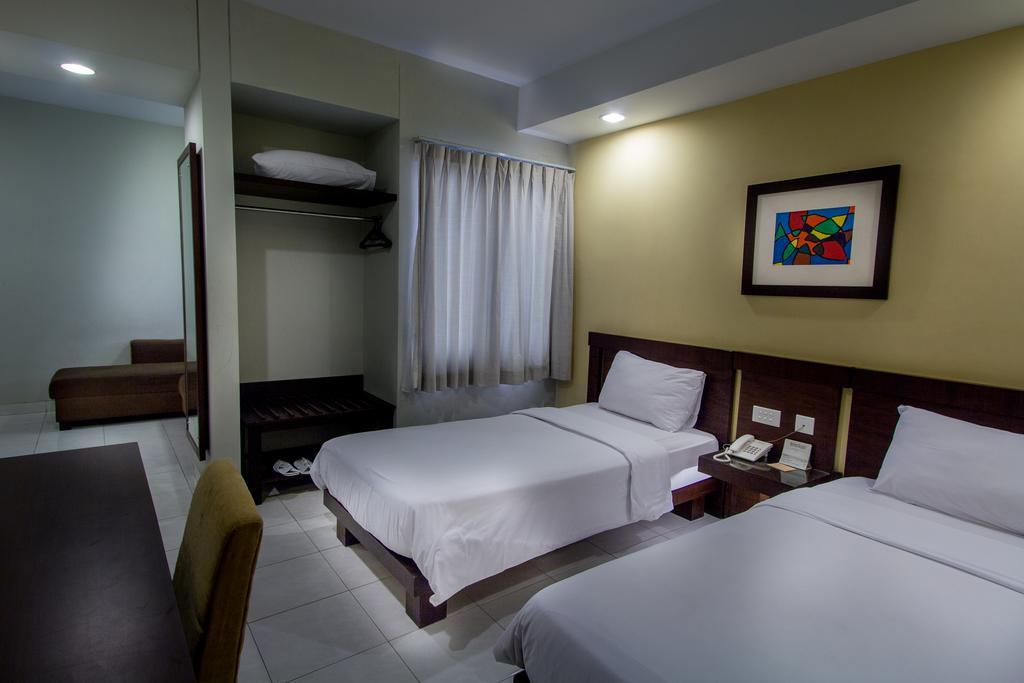 Hotel Quirin Semarang Rum bild