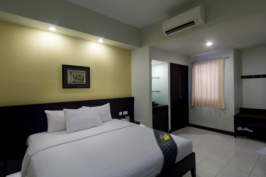Hotel Quirin Semarang Rum bild