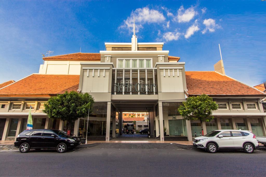 Hotel Quirin Semarang Exteriör bild